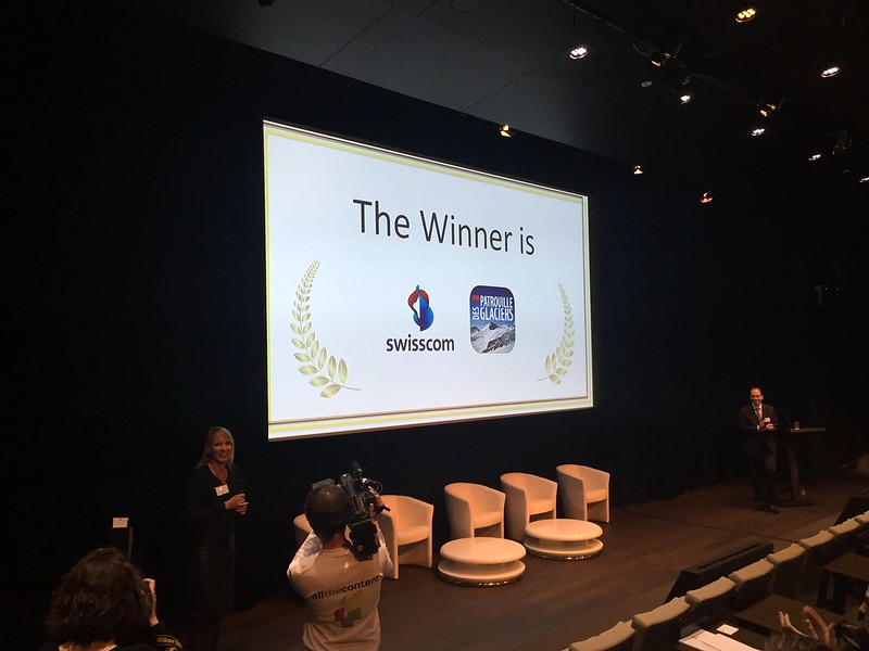 Eine Projektion zeigt, dass Apps with love den IBM Digital Activation Award für die Patrouille des Glacier App von Swisscom gewonnen hat