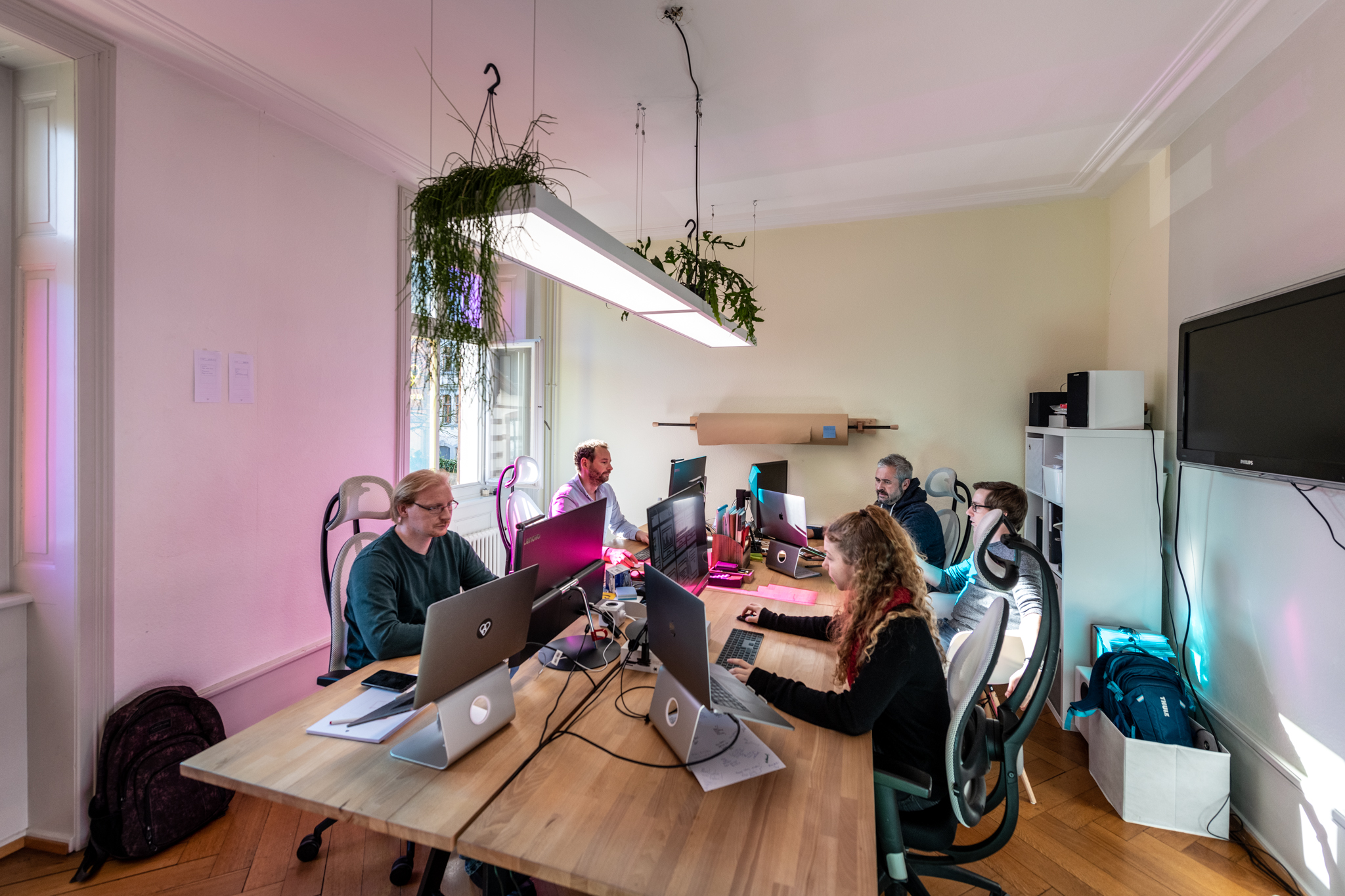 5 Apps with love Teammitglieder im neuen Büro in Basel