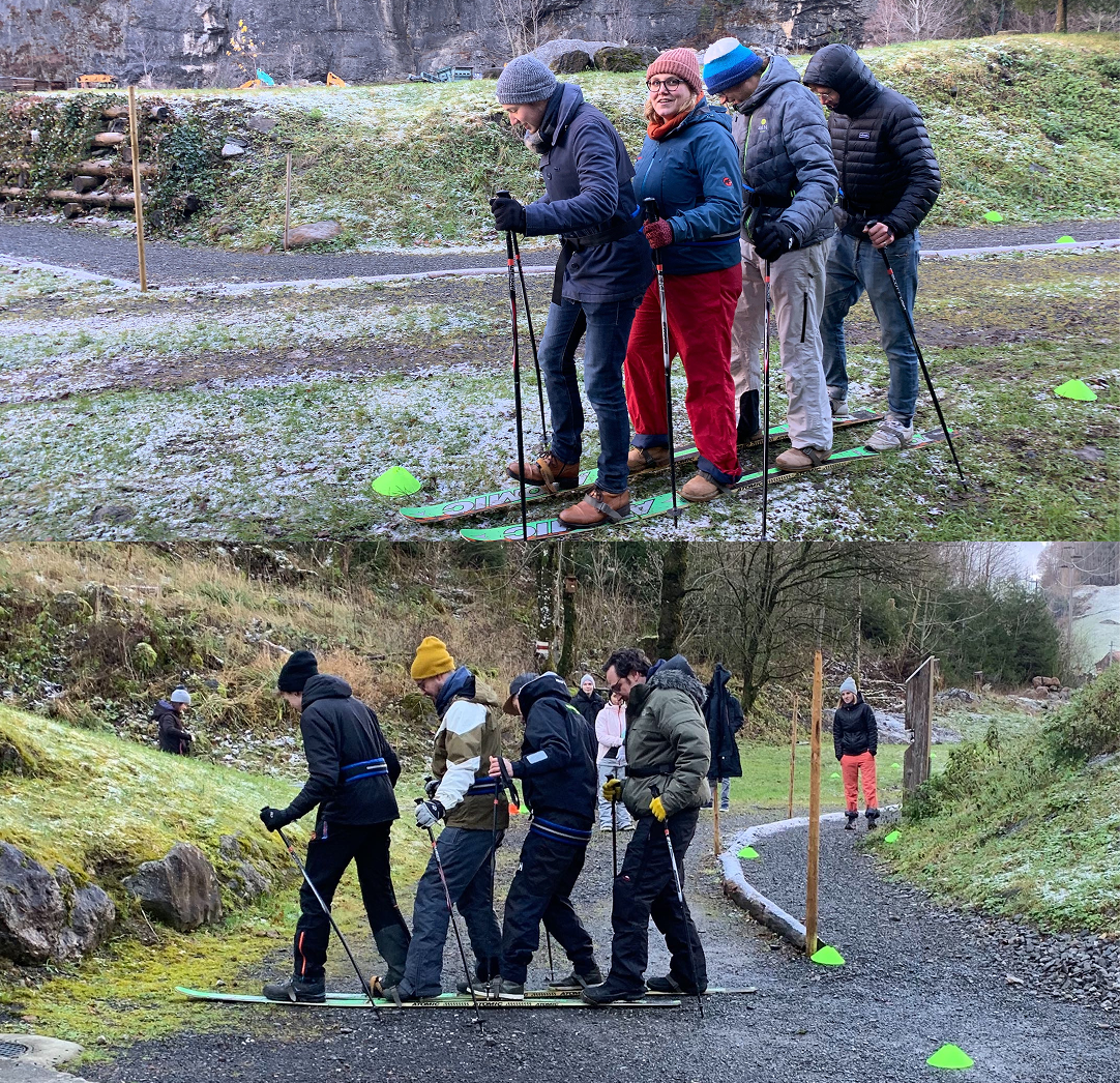 Zwei 4er Gruppen, die auf Pedalo Sommerski einen Parkour absolvieren