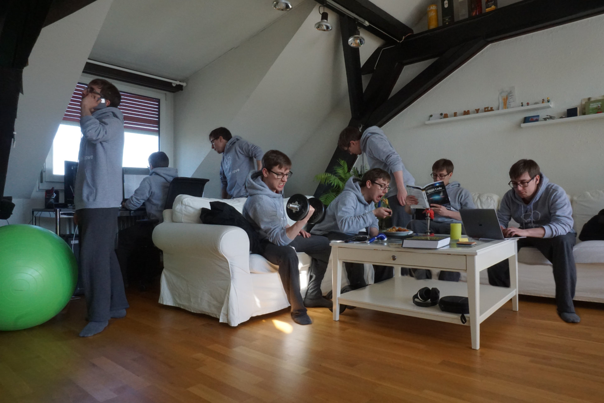 Rémy bei verschiedenen Aktivitäten im Lockdown