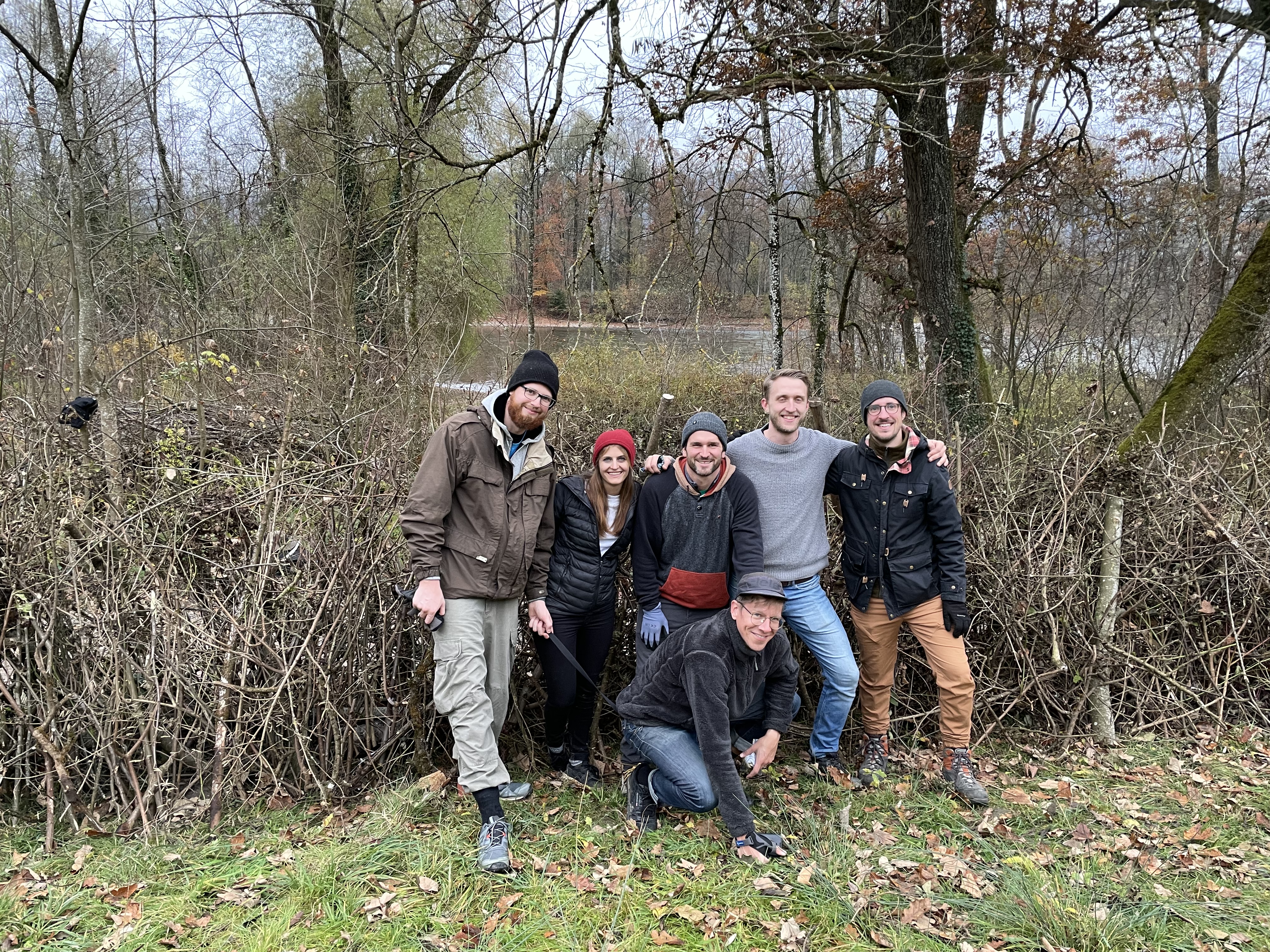 Projektmanagementteam beim Einsatz für Biodiversität