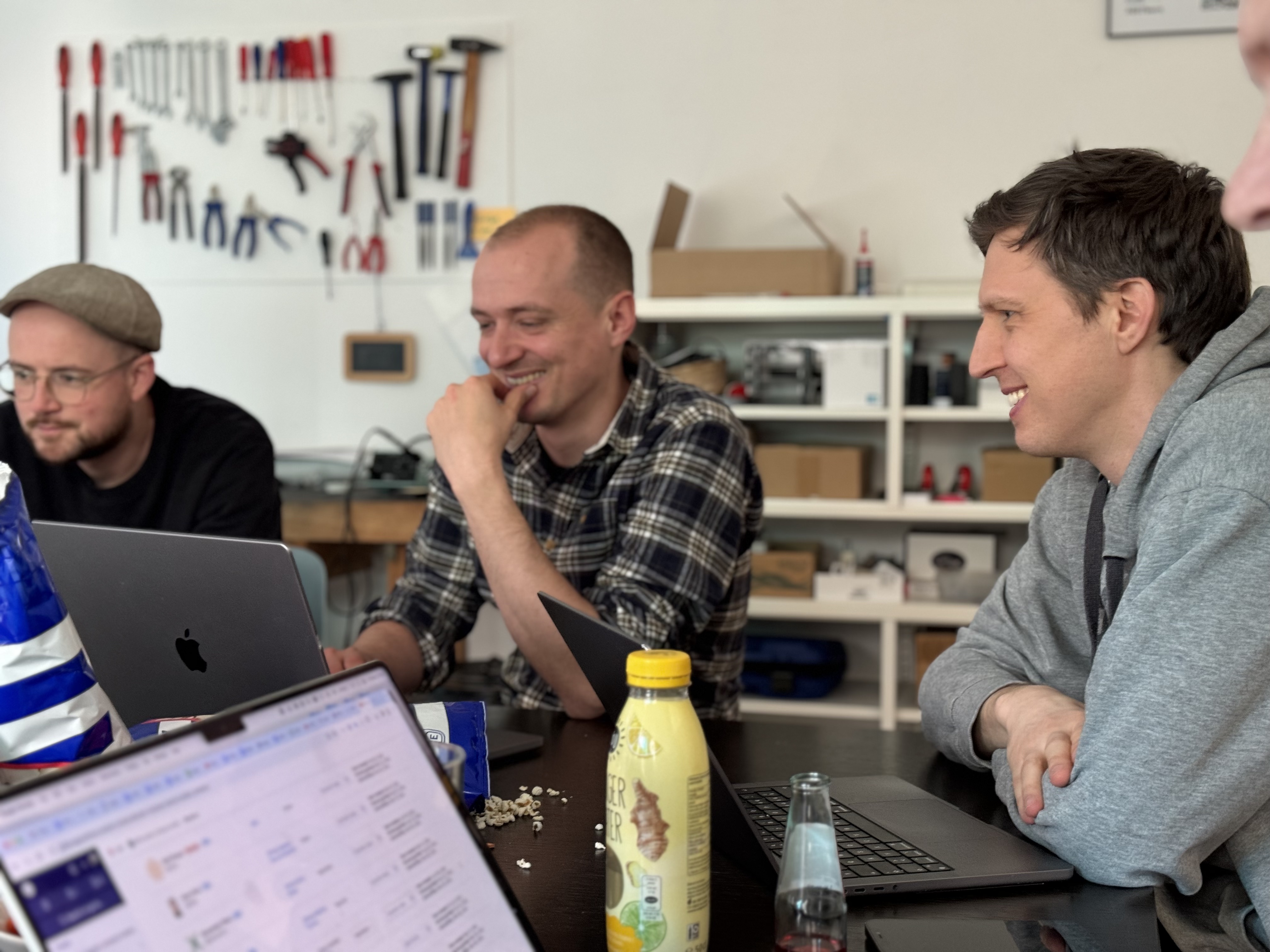 Stefan, Raphael und Till beim Hackathon