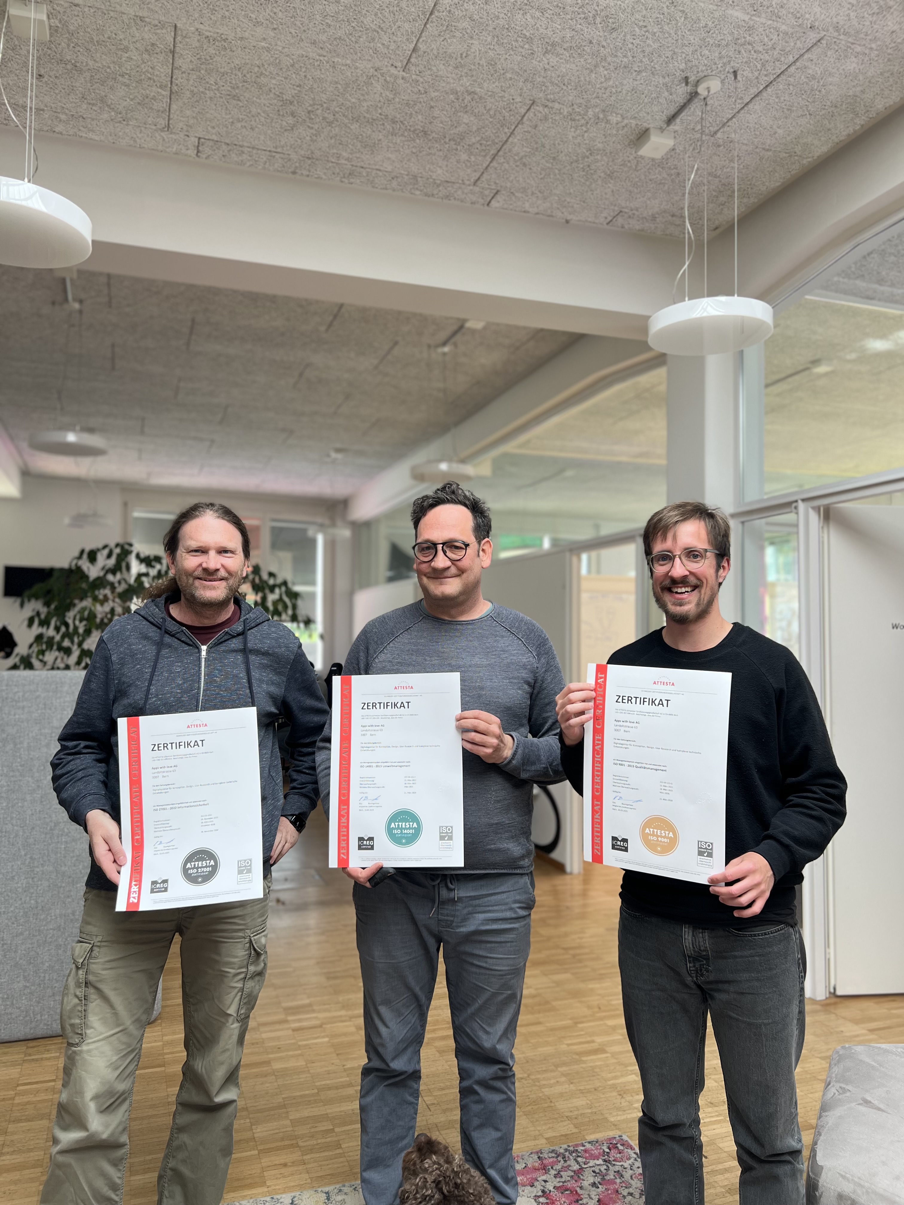 Oli Oswald, Stefan Klaus und Martin Mattli bit den ISO Zertifikaten
