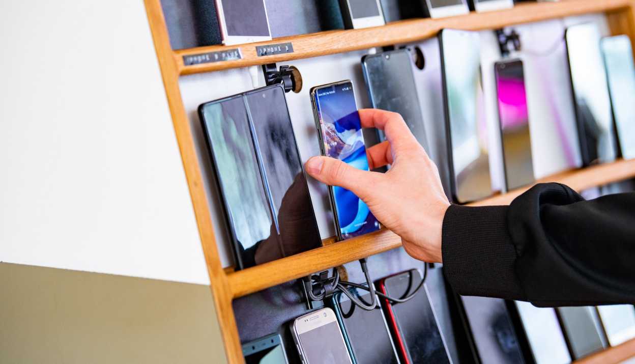 Apps with love User research offer - hand reaches for smartphone
