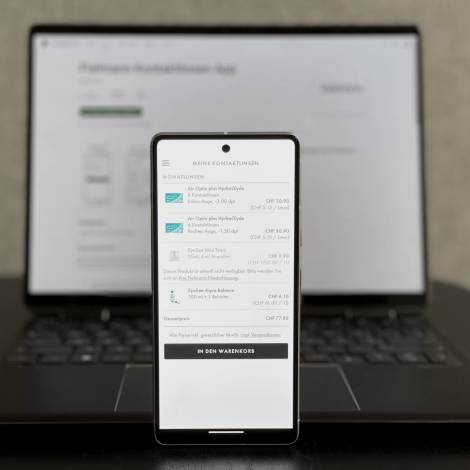 Image of the Fielmann contact lenses app on a Google Pixel 7 smartphone