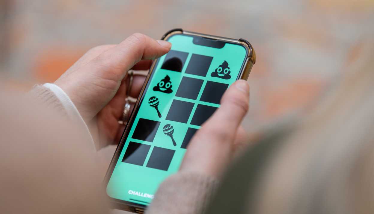 iPhone in the hands of a person playing the game TapTapWinWin
