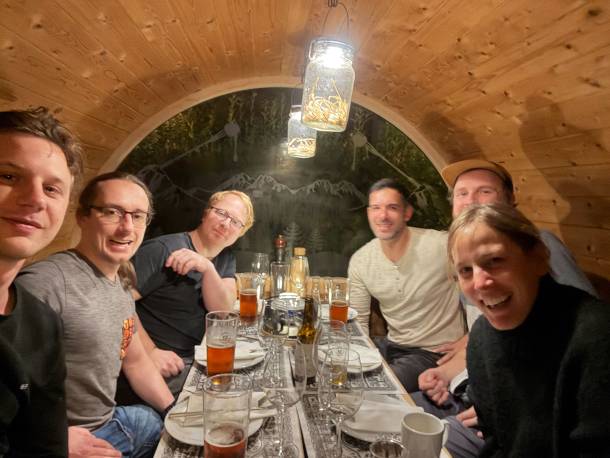 Mitarbeitende von Apps with love beim Fondue in Basel